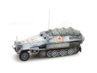 WWII 1:87 Sd. Kfz 251/8B Sanitätspz Wintertarn.