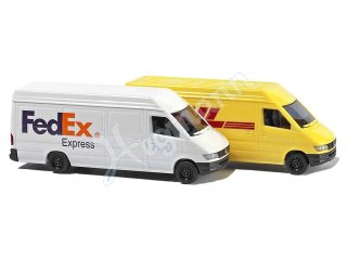 Mercedes Sprinter als FedEx- und DHL-Auslieferungsfahrzeuge.