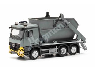 HERPA 317863 H0 1:87 MB Arocs M Absetzmu-LKW, grau