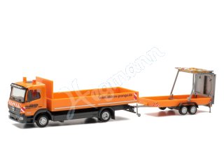 herpa 956246 H0 1:87 Mercedes-Benz Atego 13 Pritschen-LKW mit Verkehrssicherungsanhänger 