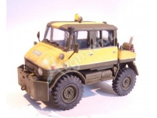 ARSENAL-M / miniTank 111206741 Unimog Doppelkabine Flugzeugschlepper mit Schleppstange