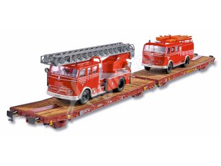 nme 533604 Flachwageneinheit Laads TWA 1060, braun, bel. m. 2 Feuerwehrfahrzeugen