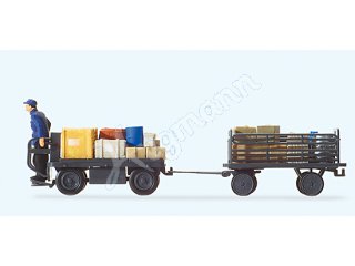 Elektrokarre mit Fahrer. Deut