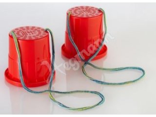 Topfstelzen aus Kunststoff sortiert in rot und blau. Höhe 12 cm.