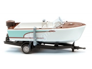 Motorboot auf Anhänger